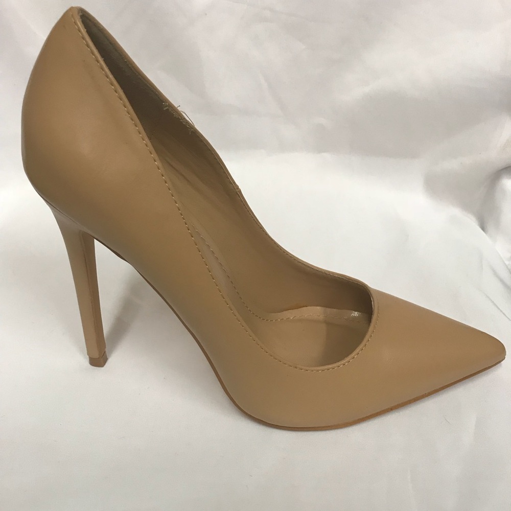 New 4.5 inches pointed heels in camel pu